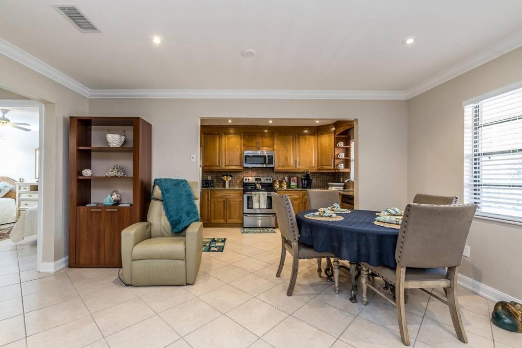 Ocean Vacation Breeze Villa Lantana Eksteriør billede